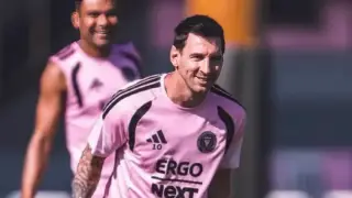 After the World Cup, Messi is on the field for the first time!